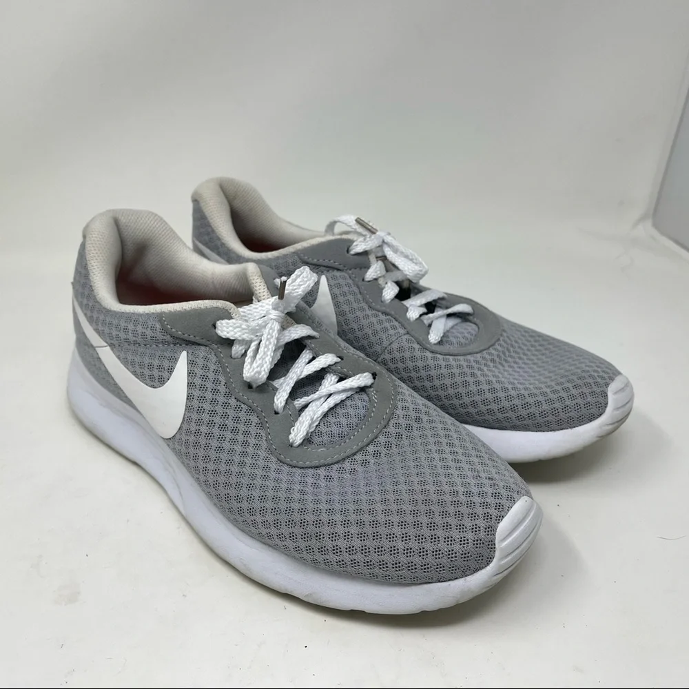 Nike Women's Tanjun Wolf Grey White Running Shoes Size 8